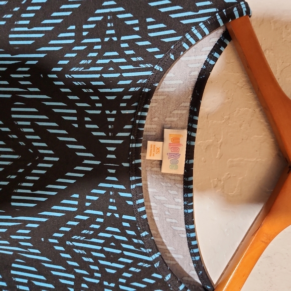 LULAROE XS Irma Oversized Tunic Stretchy Patterned - Picture 5 of 6